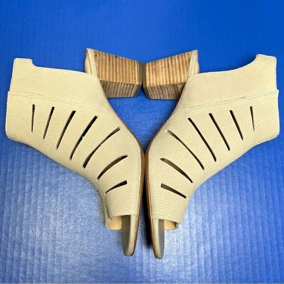 Clarks Artisan Womens Deloria Ivy Stacked Block Heel Sandals in Sand 9.5M - Picture 7 of 10